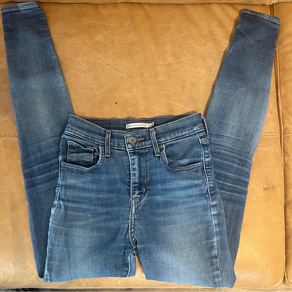 Levi's Women's Skinny Jeans in Denim Blue